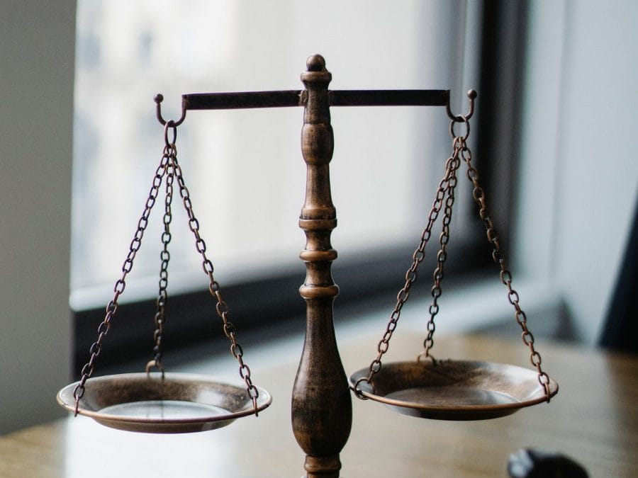 Відшкодування витрат на адвоката: позиції Верховного Суду щодо стягнення витрат на правничу допомогу